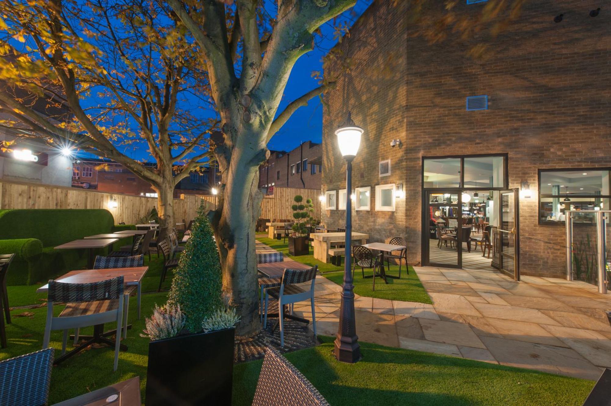 The Saxon Crown Wetherspoon Корбі Екстер'єр фото