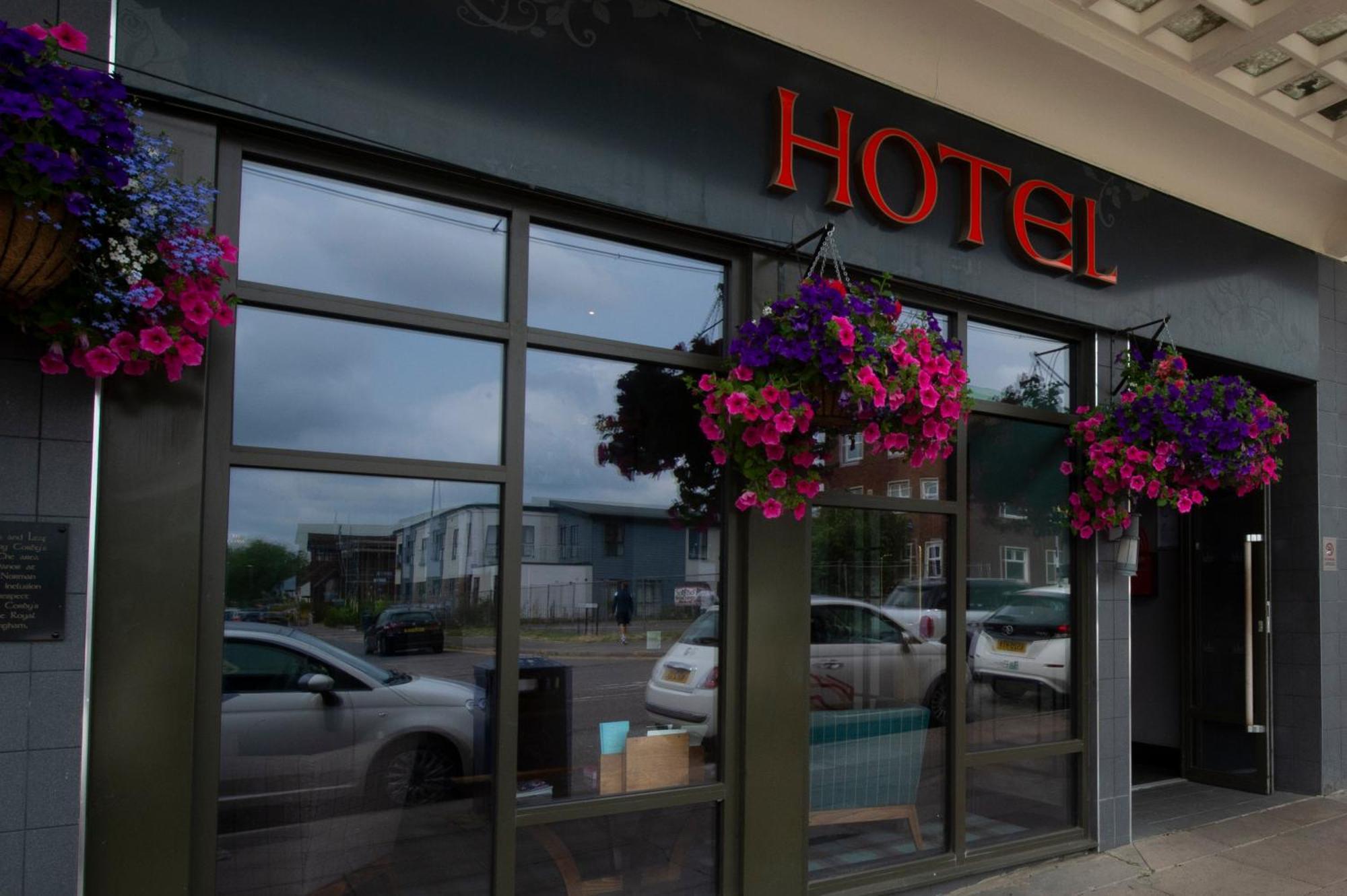 The Saxon Crown Wetherspoon Корбі Екстер'єр фото