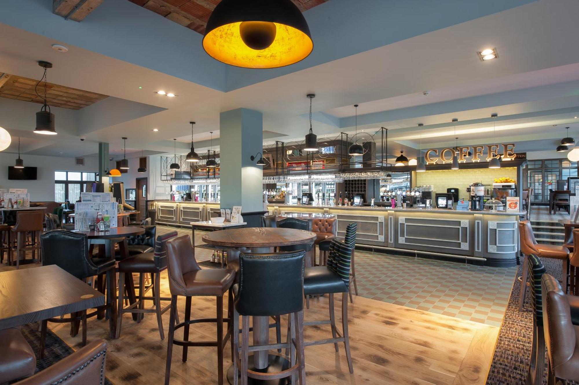 The Saxon Crown Wetherspoon Корбі Екстер'єр фото