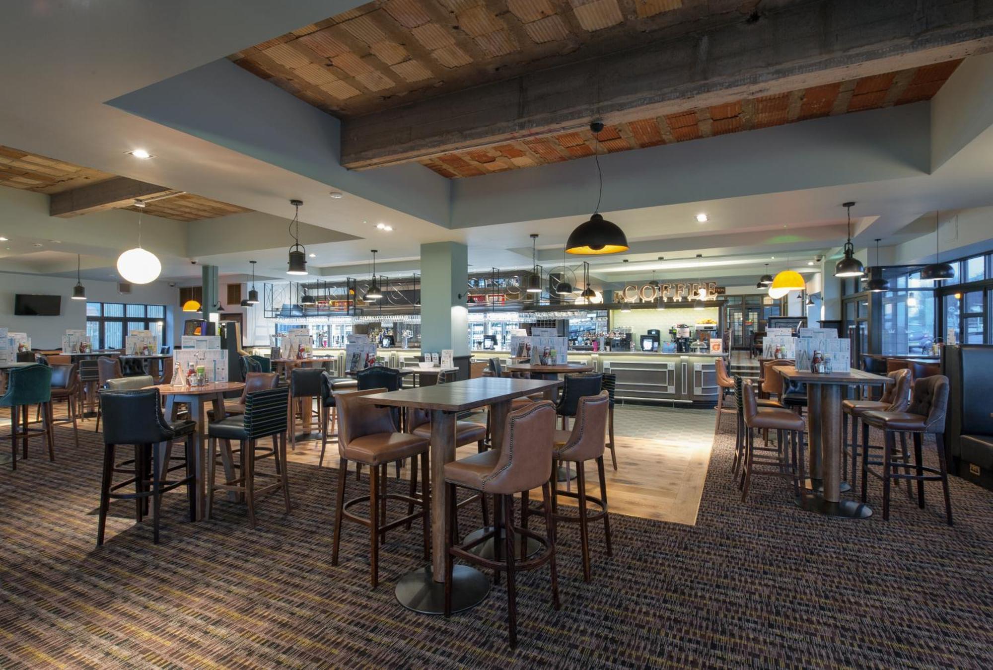 The Saxon Crown Wetherspoon Корбі Екстер'єр фото