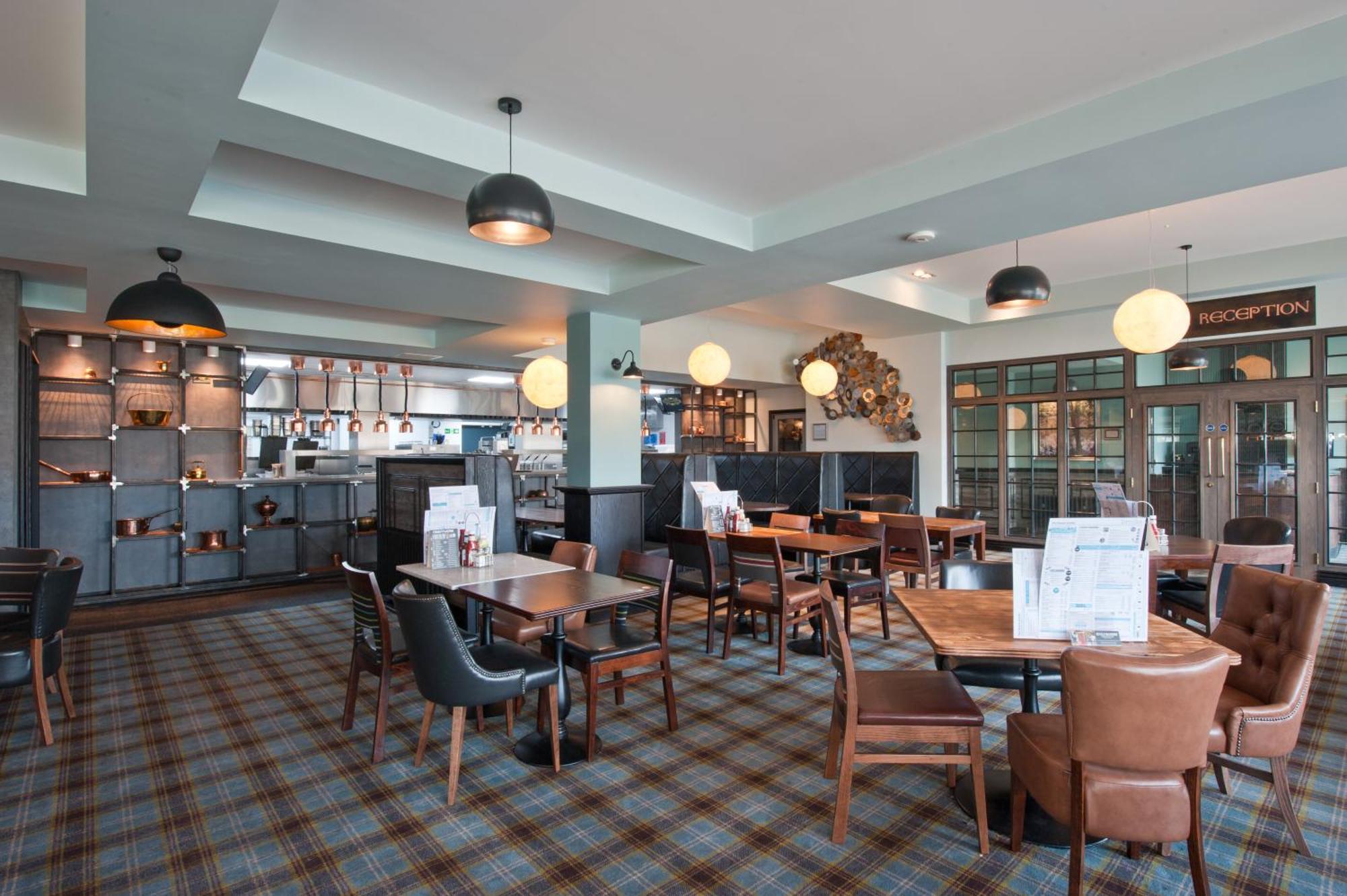 The Saxon Crown Wetherspoon Корбі Екстер'єр фото